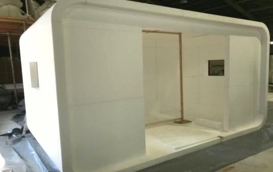 成型中の未来ハウスの躯体。角に丸みのある形状も発泡スチロールから削り出せる
