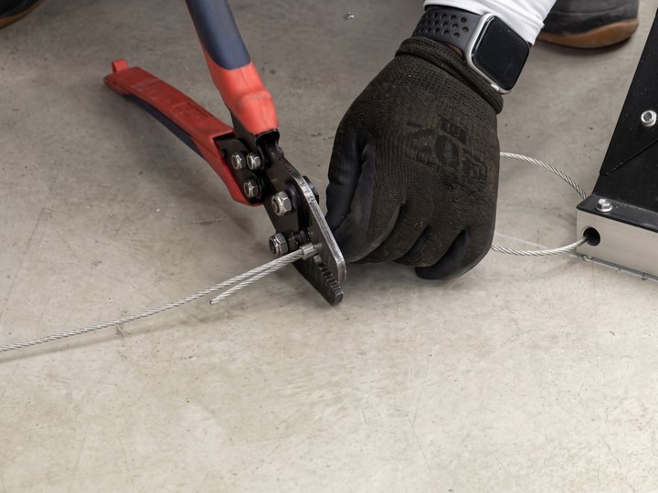 建築物および近隣架台と接続する標準施工