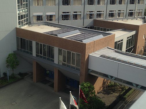 H高校様の陸屋根に設置した低重心架台